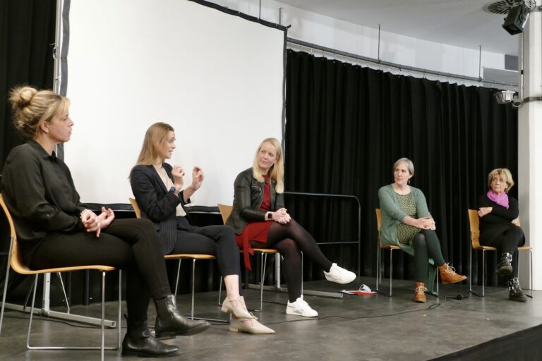 Weltfrauentag 2022 mit Mona Neubaur, Eliza Diekmann und Sandra Dömer