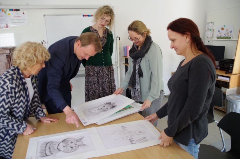 „Kunst und Sport verbindet“ – Gesenhues besucht Verein Modellierton in Reckenfeld