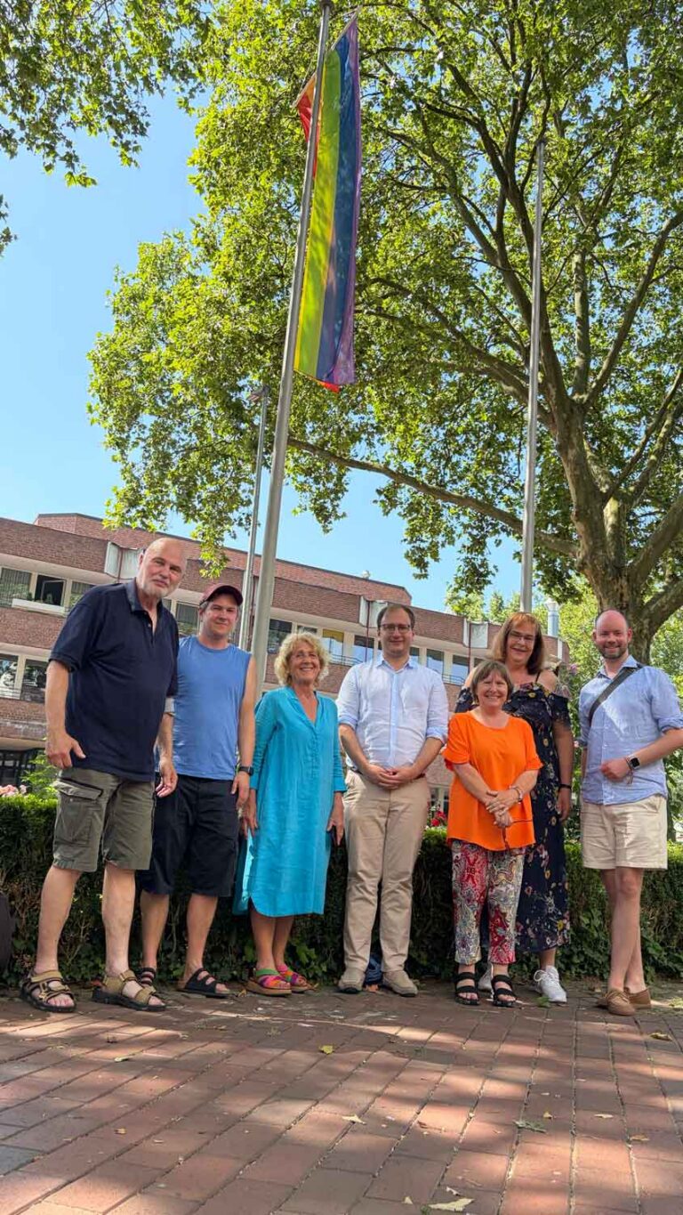 REGENBOGENFLAGGE ALS ZEICHEN DER VIELFALT UND TOLERANZ